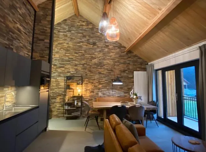 アパートホテル Apartmentshaus Dual - 2 4*